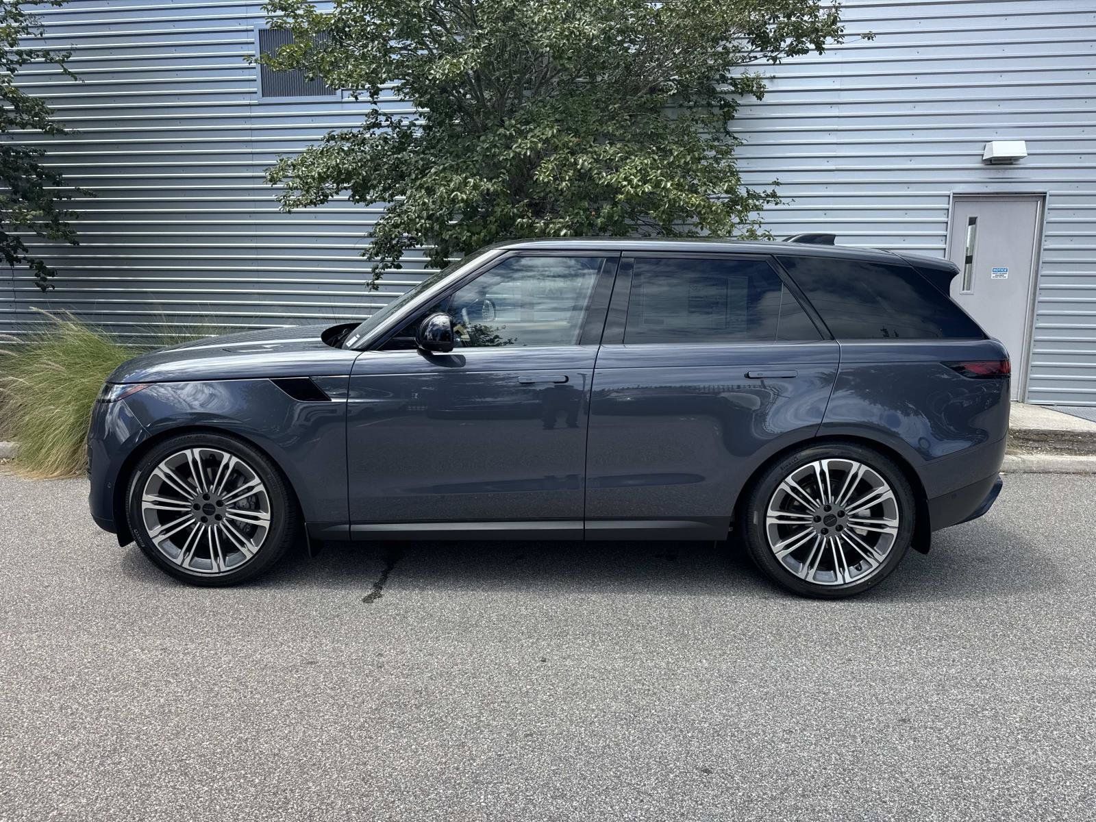New 2026 Land Rover Range Rover Sport SE AWD/4WD image 2