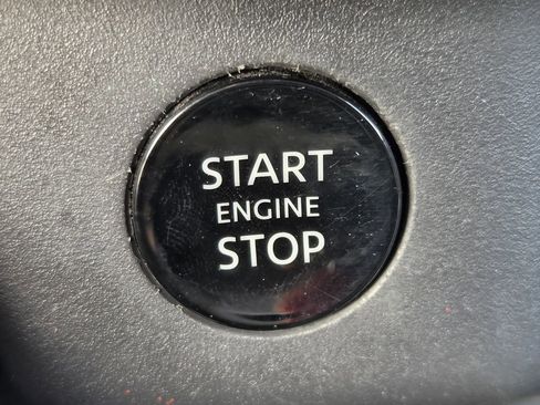 Used 2025 Nissan Rogue SV FWD image 21