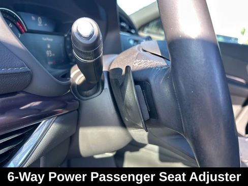 Used 2023 Cadillac XT4 Luxury w/ Cold Weather Package FWD image 37
