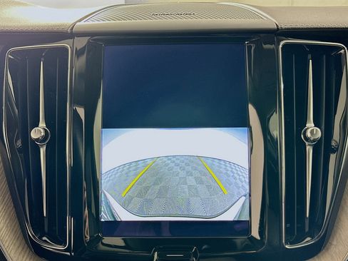 Used 2022 Volvo XC60 B6 Inscription w/ Advanced Package image 23