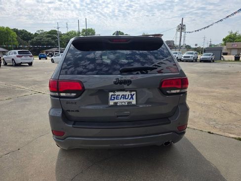 Used 2022 Jeep Grand Cherokee Laredo X AWD/4WD image 5