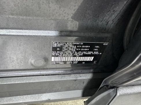 Used 2023 Toyota RAV4 XLE Premium image 31