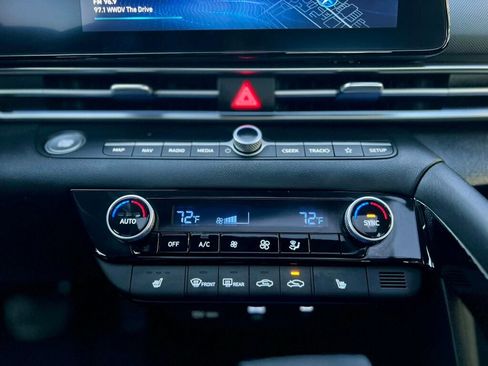 Used 2025 Hyundai Elantra SEL image 28