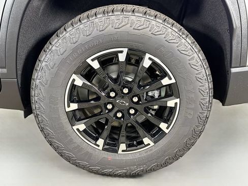 New 2026 Chevrolet Traverse Z71 w/ Enhanced Driving Package AWD/4WD image 35