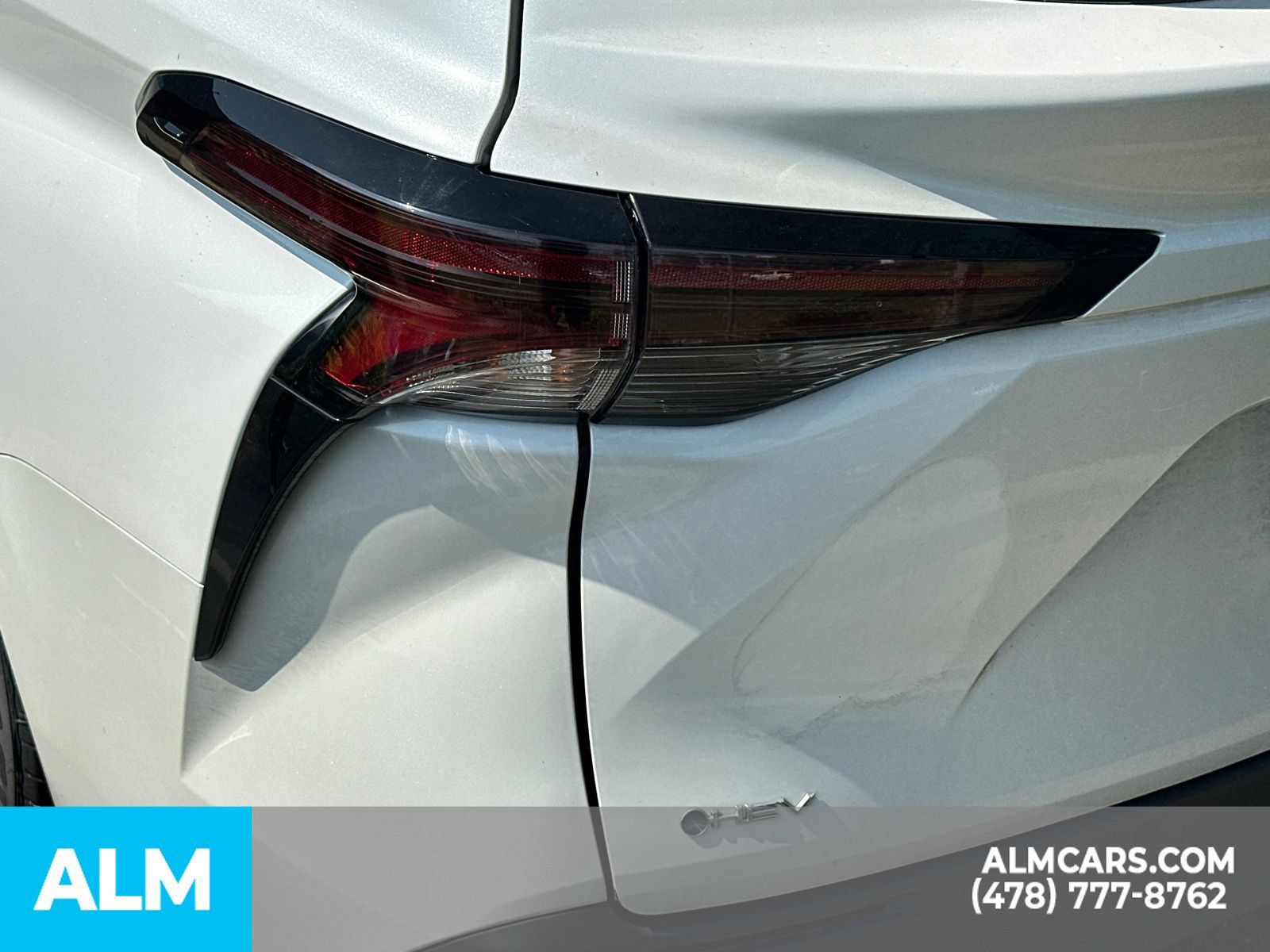 Used 2025 Toyota Sienna XLE FWD image 9