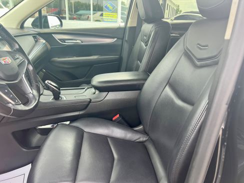 Used 2018 Cadillac XT5 Luxury w/ Driver Awareness Package FWD image 11