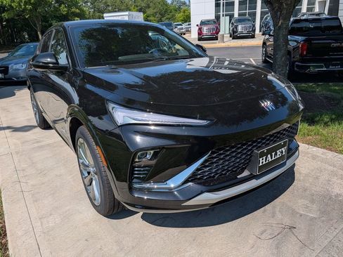 New 2026 Buick Envista Avenir FWD image 2