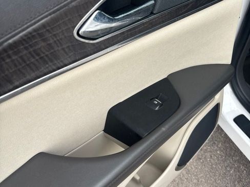 Used 2019 Lincoln Nautilus Reserve AWD/4WD image 25