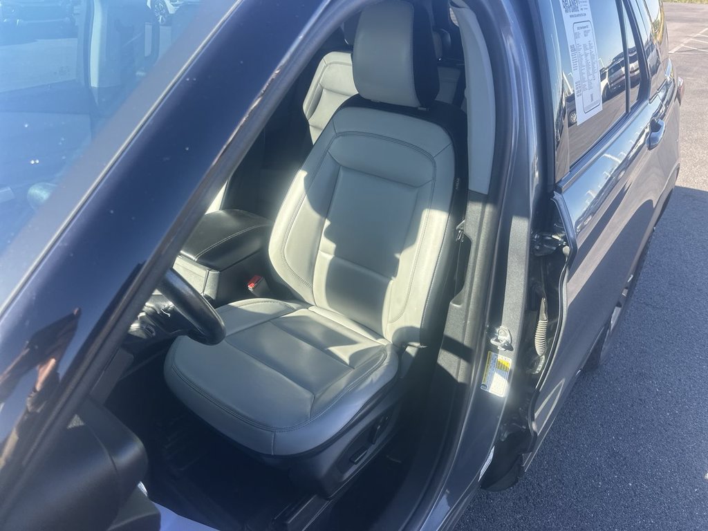 Used 2021 Ford Explorer XLT w/ Equipment Group 202A AWD/4WD image 17