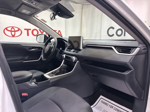 Used 2025 Toyota RAV4 XLE AWD/4WD image 13