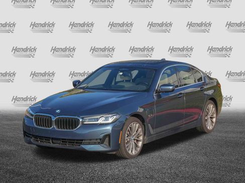 Used 2023 BMW 530e w/ Premium Package image 5