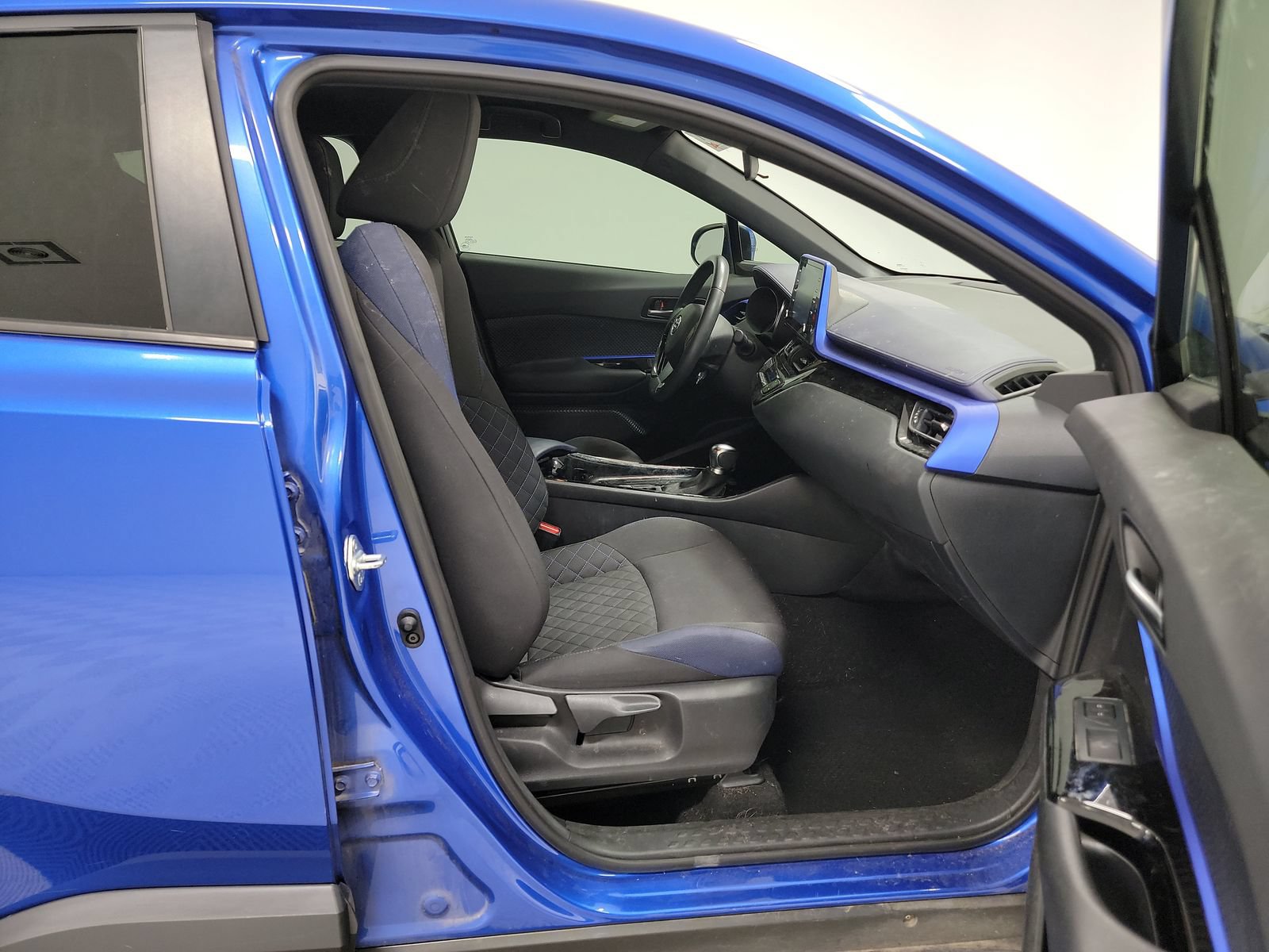 Certified 2021 Toyota C-HR XLE FWD image 40