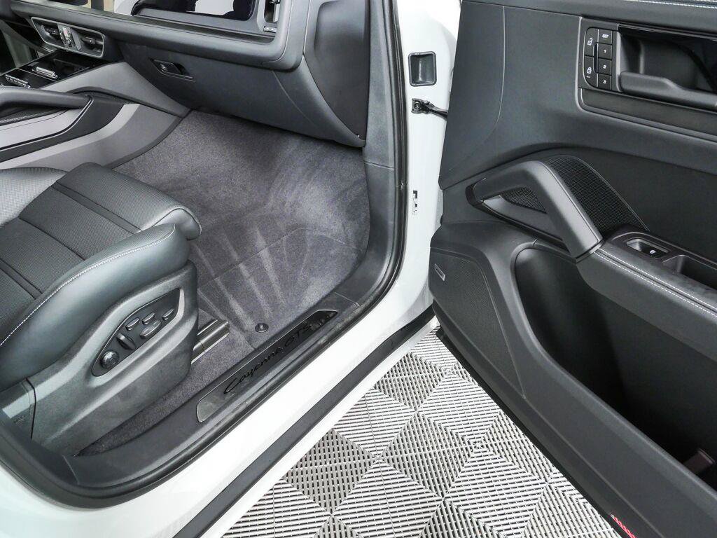 New 2026 Porsche Cayenne GTS AWD/4WD image 27