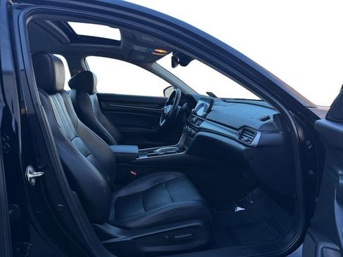 Used 2020 Honda Accord Touring image 12