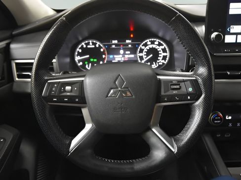 Used 2024 Mitsubishi Outlander SE FWD image 18