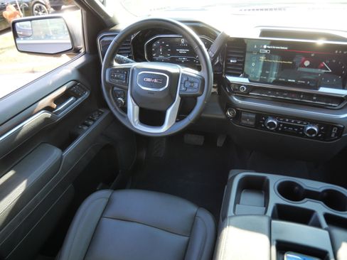 Used 2025 GMC Sierra 1500 SLT image 9