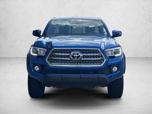 Used 2017 Toyota Tacoma SR5 AWD/4WD image 2