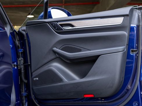 Certified 2025 Porsche Macan 4 Electric image 49