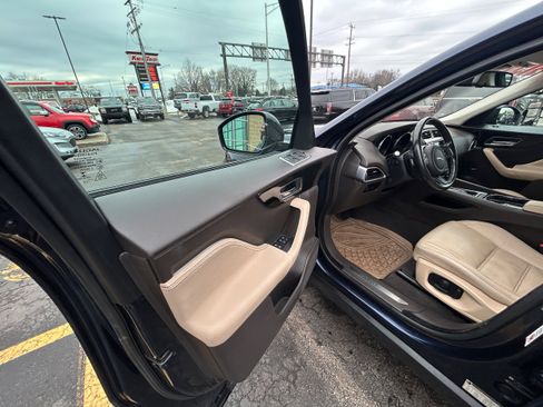 Used 2017 Jaguar F-PACE Prestige image 6