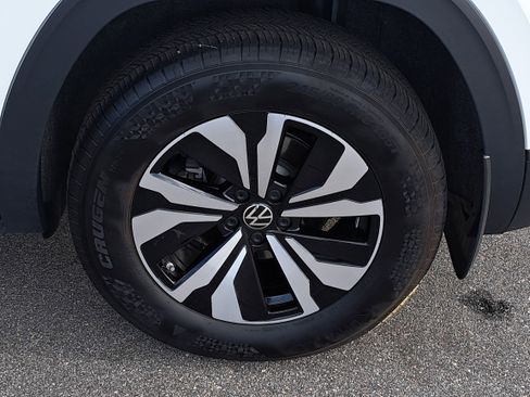 Used 2025 Volkswagen Atlas Cross Sport SE image 30