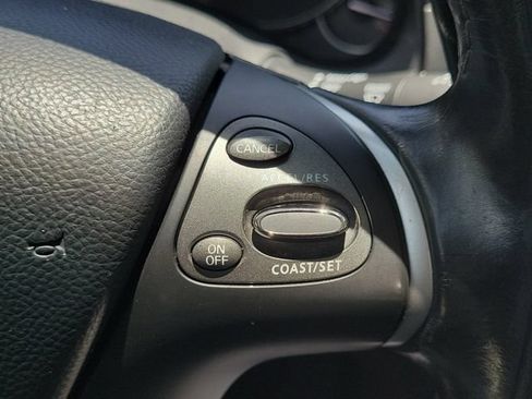Used 2016 INFINITI Q70 3.7 RWD image 21