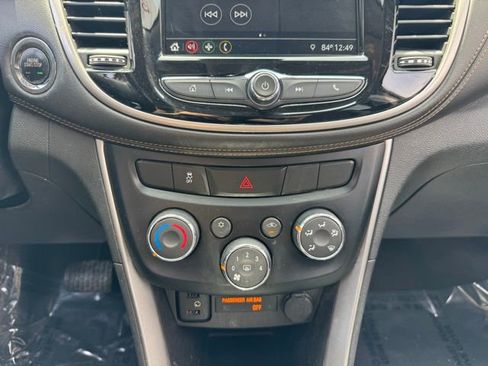Used 2018 Chevrolet Trax LT w/ LT Convenience Package AWD/4WD image 12