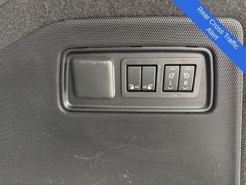 Used 2023 Cadillac Escalade Premium Luxury w/ Performance Package image 18