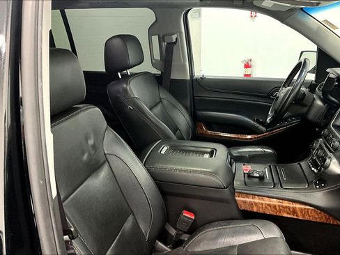 Used 2017 Chevrolet Suburban Premier image 10