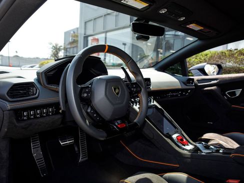 Used 2023 Lamborghini Huracan Sterrato image 9