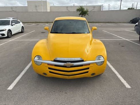 Used 2003 Chevrolet SSR w/ Preferred Equipment Group image 8