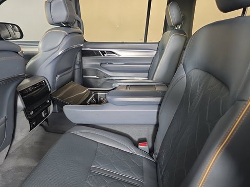 Used 2022 Jeep Grand Wagoneer Series III image 37