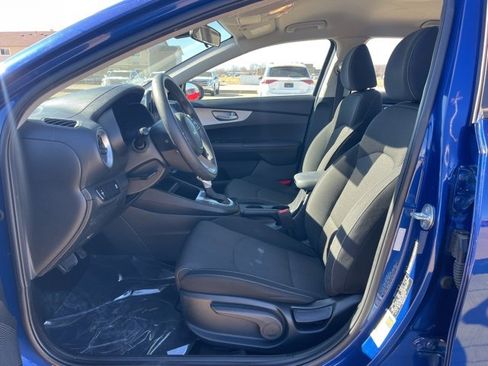 Used 2023 Kia Forte LXS image 11