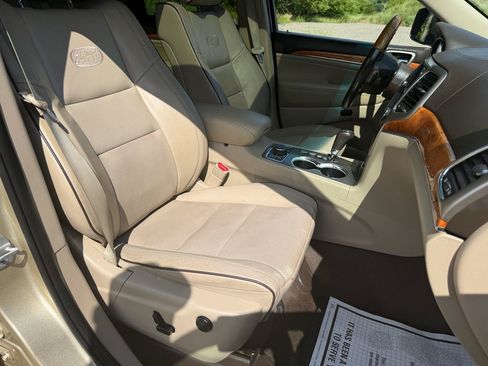 Used 2011 Jeep Grand Cherokee Overland AWD/4WD image 27