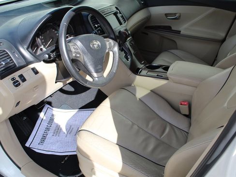 Used 2012 Toyota Venza XLE image 6