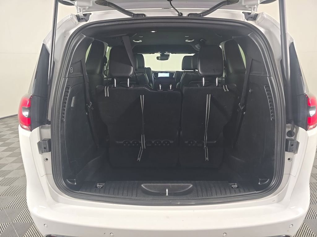Used 2025 Chrysler Pacifica Select FWD image 5