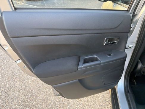 Used 2023 Mitsubishi Outlander Sport ES image 14