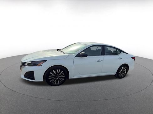 Used 2025 Nissan Altima 2.5 SV image 8