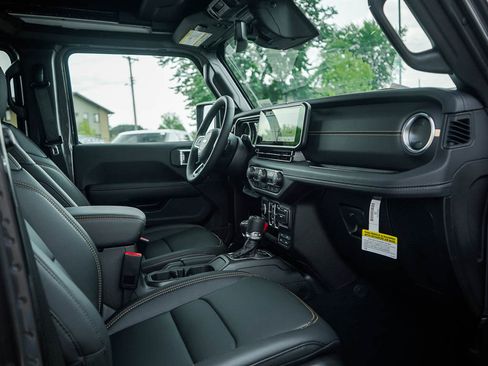 New 2026 Jeep Wrangler Unlimited Sahara AWD/4WD image 10