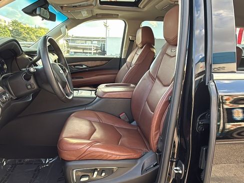 Used 2018 Cadillac Escalade Premium Luxury image 17