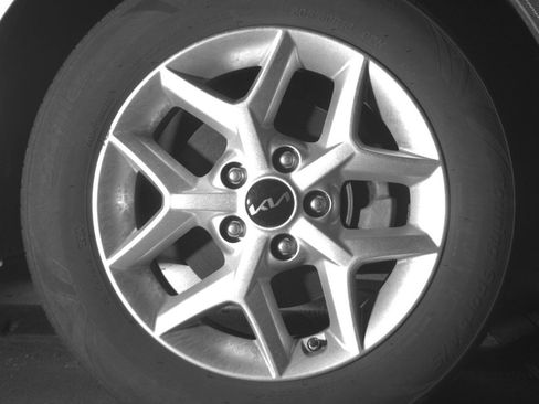 Used 2025 Kia Soul LX w/ LX Technology Package FWD image 17