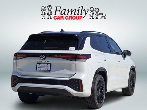 New 2026 Volkswagen Tiguan SE R-Line FWD image 4