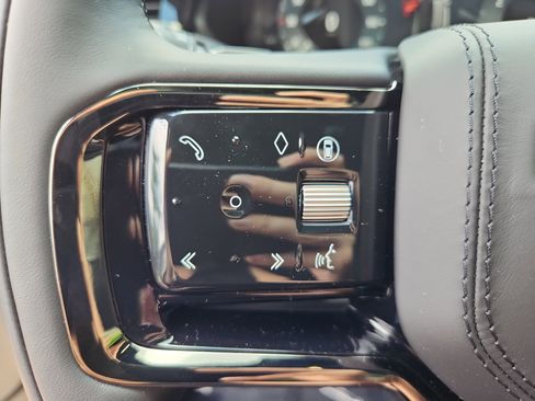 New 2026 Land Rover Range Rover Velar Dynamic SE image 19