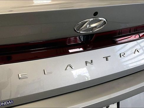 Used 2023 Hyundai Elantra SEL FWD image 32