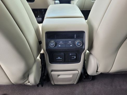 Used 2018 GMC Acadia Denali w/ Technology Package FWD image 16