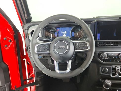 Used 2025 Jeep Wrangler Unlimited Sahara AWD/4WD image 14