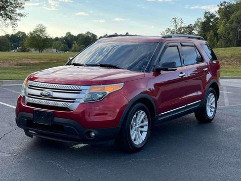 Used 2013 Ford Explorer XLT image 2