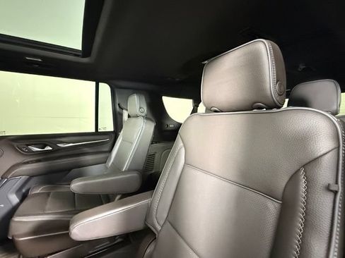 Used 2023 GMC Yukon XL Denali RWD image 26