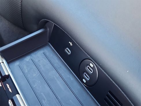 Certified 2023 Porsche Panamera 4 Platinum Edition image 18