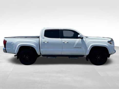 Used 2022 Toyota Tacoma SR5 AWD/4WD image 9