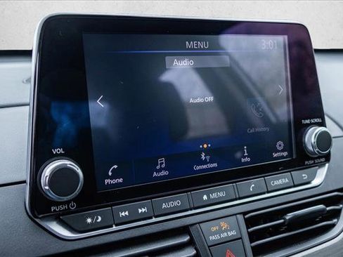 Used 2024 Nissan Altima 2.5 SV image 17